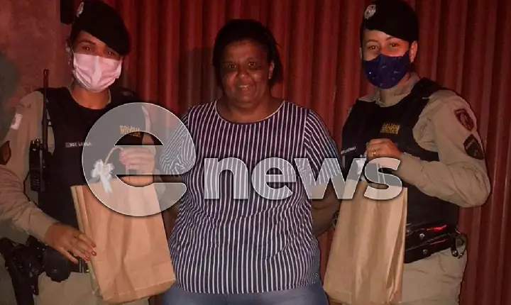 Jaquelaine, campos-altense que ganhou ação social da PM, homenageia policiais organizadoras, em Campos Altos