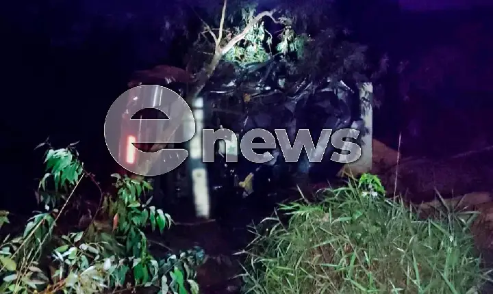 Jovem morre após carreta tombar na BR-354 em Campos Altos