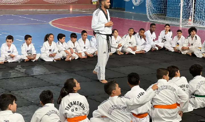 Jovens atletas de Campos Altos se destacam no Campeonato Mineiro de Taekwondo, comemorando resultados expressivos