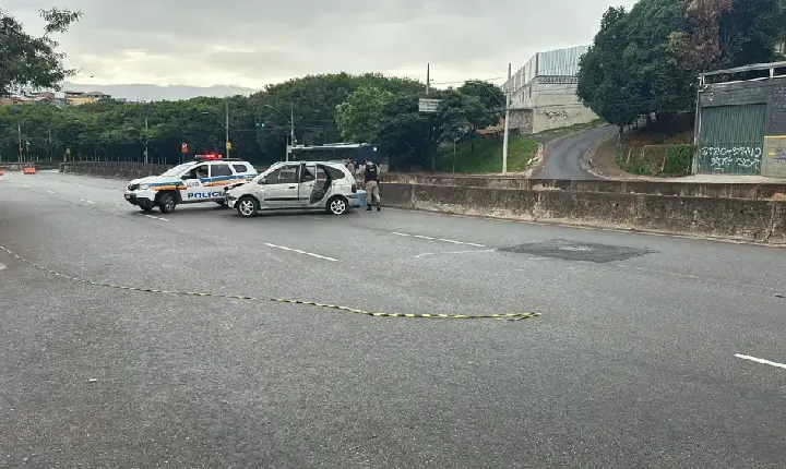 Ladrões roubam caminhão do Mercado Livre em Itabirito, trocam tiros com a PM em BH e um é morto