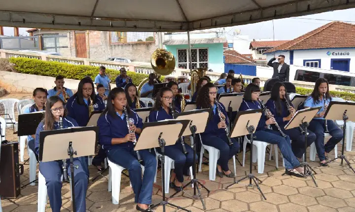 Lira Santo Antônio, de Campos Altos, se apresenta no maior festival natalino de MG, O Fest Natal Araxá