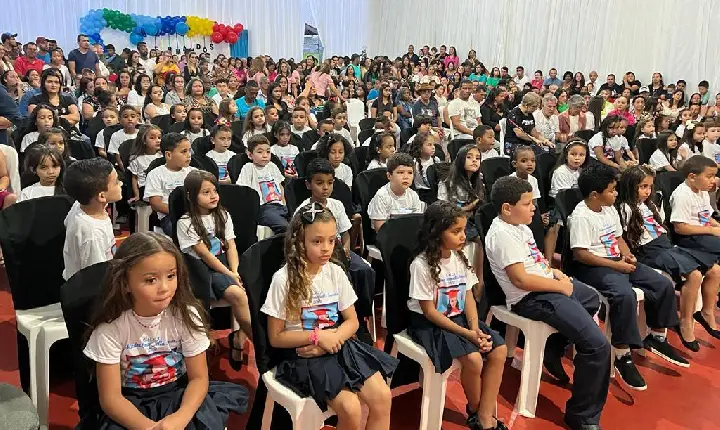 Mais de 100 alunos participam de formatura do CMEI Madre Emanuella Favale em Campos Altos