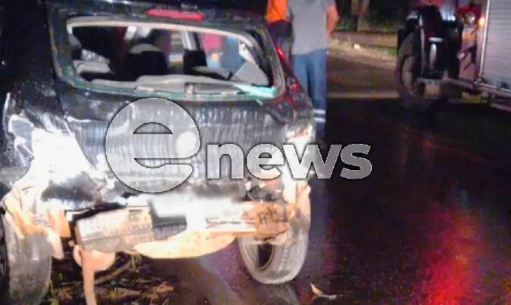 Máquina na pista provoca acidente entre carros e carreta na BR-354