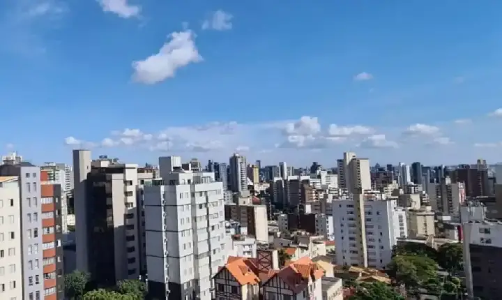 Massa de ar seco atinge MG e terça-feira (16) deve ser de sol; veja como fica a previsão