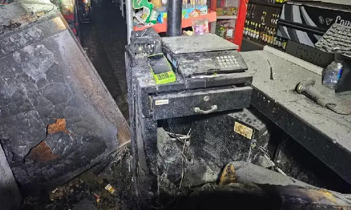 Mercado pega fogo no Centro, em Uberlândia; causa pode ter sido curto-circuito em caixa de compras