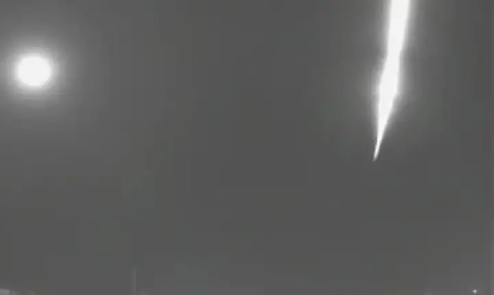 Meteoro com brilho de 3 segundos é visto em MG a 30 mil km/h