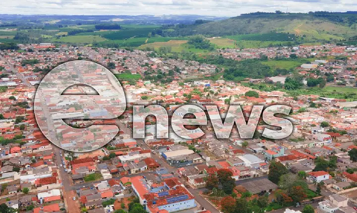 Militares são acionados após cômodo de casa pegar fogo, em Campos Altos
