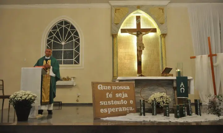 Missa é celebrada em memória às vítimas da Covid-19 em Campos Altos