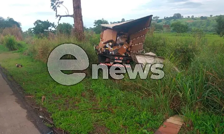 Motorista morre após colisão entre carreta e caminhão na BR-262