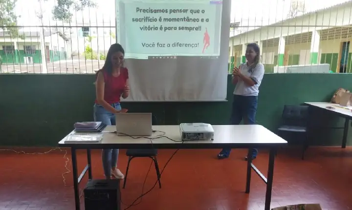Neuropsicóloga Carolina Nogueira promove palestra para professores da Escola Padre Clemente de Maleto