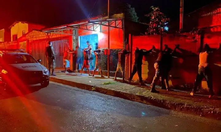 No fim de semana, Polícia Militar realiza operação para combater crimes diversos, em Campos Altos