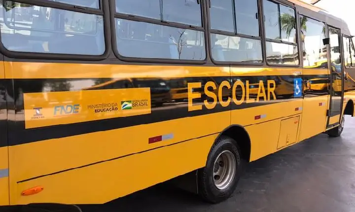 Ônibus escolares transportarão alunos para o evento ‘Pequenos Cientistas’ em Campos Altos neste sábado (17/6)