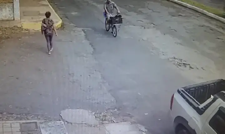 Pai andou de bicicleta por 3h antes de jogar filho de ponte