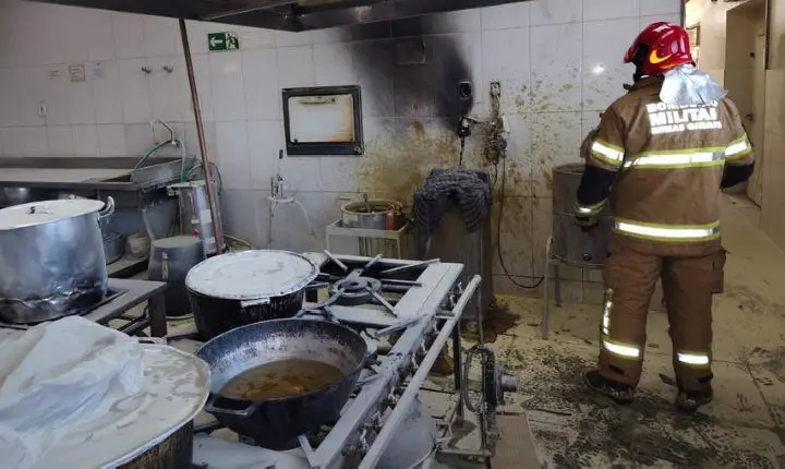 Panela elétrica causa incêndio em comércio de Uberaba e assusta funcionários