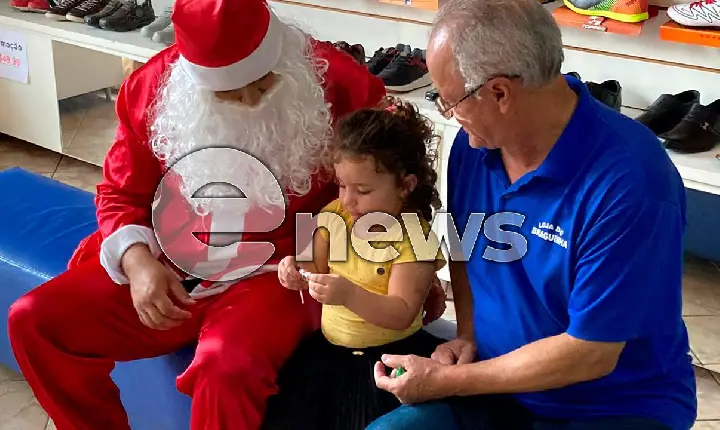 Papai Noel alegra comércio campos-altense nos dias que antecedem as festividades do Natal