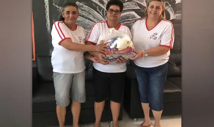 Pastoral da Saúde recebe doações de alimentos arrecadados por alunos da Escola Padre Clemente de Maleto