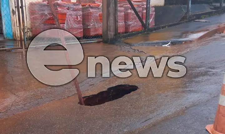 Período chuvoso provoca abertura de cratera na avenida José Bueno de Paula, em Campos Altos