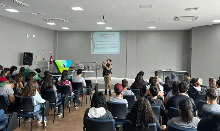 Polícia Militar de Campos Altos promove palestra sobre combate ao uso de drogas