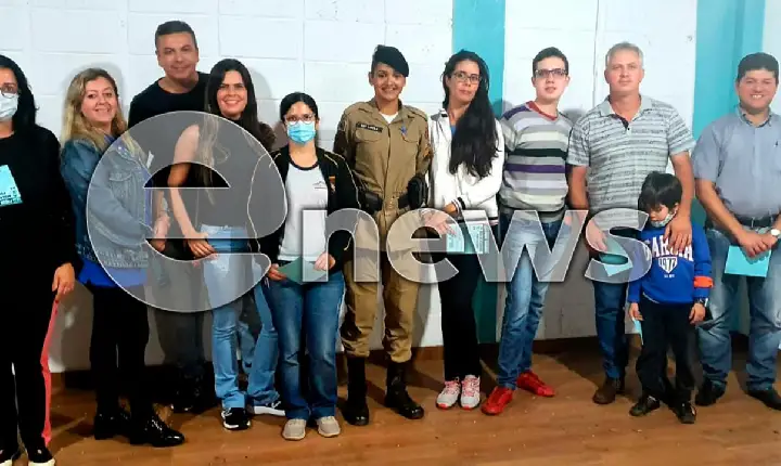 Polícia Militar se reúne com rede de vizinhos protegidos do bairro Campos Verdes, em Campos Altos