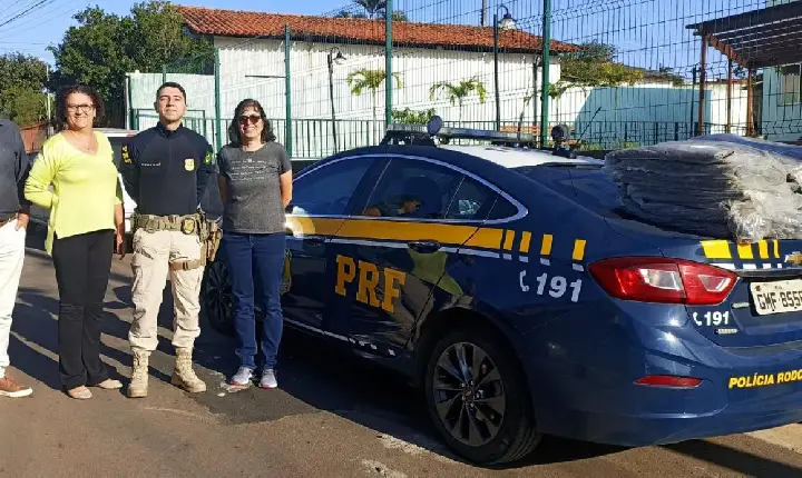 Polícia Rodoviária Federal entrega doação de cobertores para a Vila Vicentina de Campos Altos