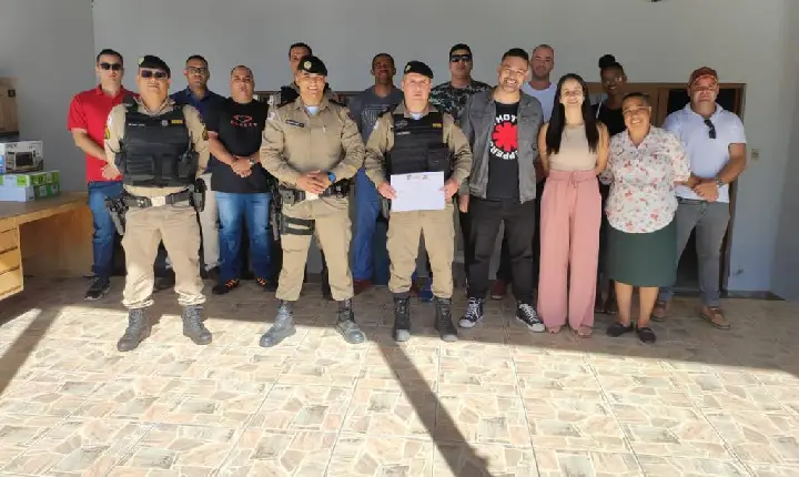 Policiais militares e funcionários civis se despedem de Tenente Fonseca e dão boas-vindas ao Tenente Henrique