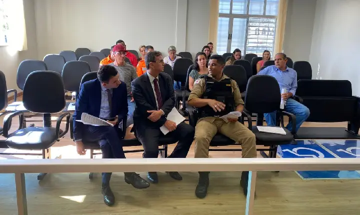 Prefeito de Campos Altos e autoridades locais garantem carnaval seguro em reunião estratégica