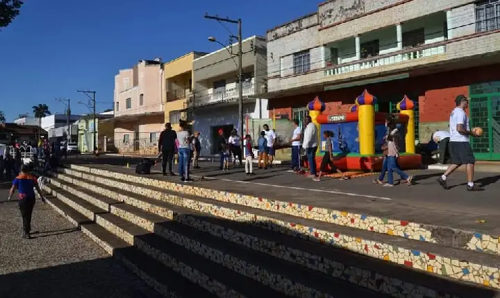 Programa 'Família na Praça' é realizado em Campos Altos
