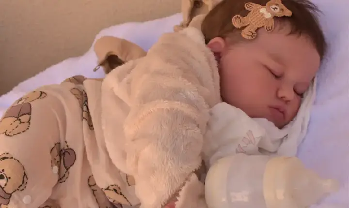 Projeto quer multar em R$ 30 mil quem furar fila com bebê reborn