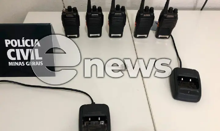 Rádios comunicadores são apreendidos pela Polícia Civil durante operação “Campo Seguro”, em Campos Altos