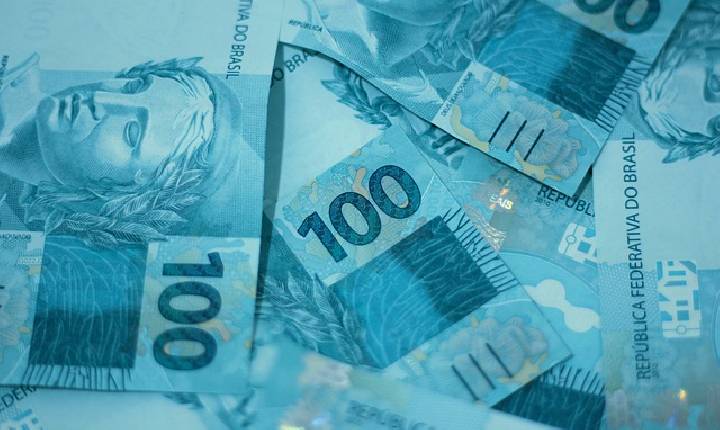 Segunda parcela do 13º salário deve cair na conta do trabalhador até sexta-feira