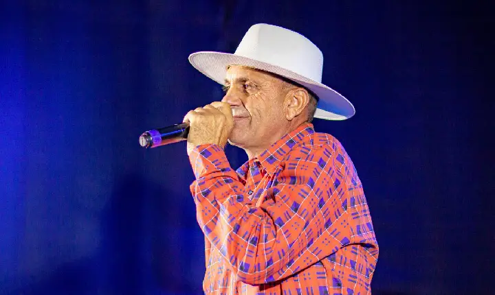 ‘Sertão em Festa 10 anos’ reúne milhares de pessoas em dia marcado por música, alegria e solidariedade