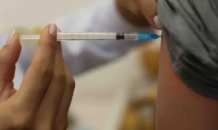 Só 21% do público-alvo tomou vacina contra a gripe em MG; cenário preocupa autoridades