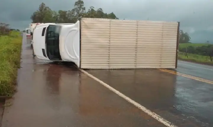 Tarde de domingo(15) tem dois acidentes registrados na BR-262 em Campos Altos