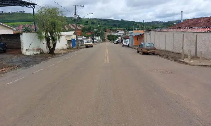 Utilizando arma branca, criminosos assaltam padaria em Campos Altos