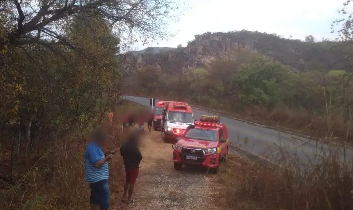 Van que seguia de Campos Altos para o Ceará sofre acidente em Diamantina