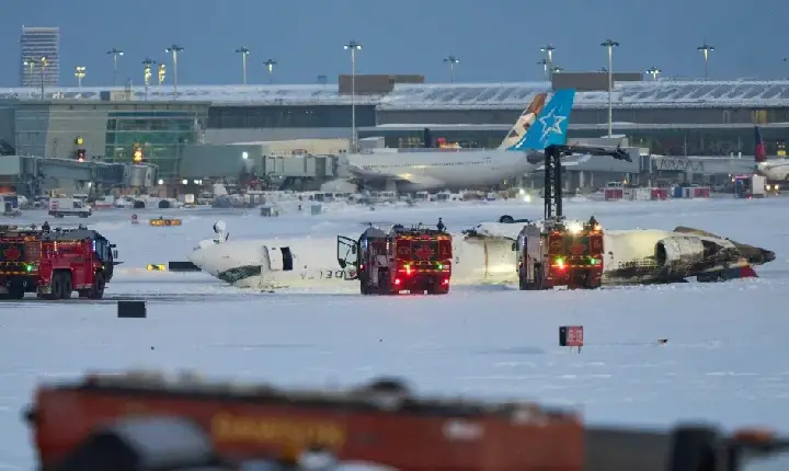 Veja o que se sabe sobre o acidente do avião que ‘capotou’ no aeroporto de Toronto