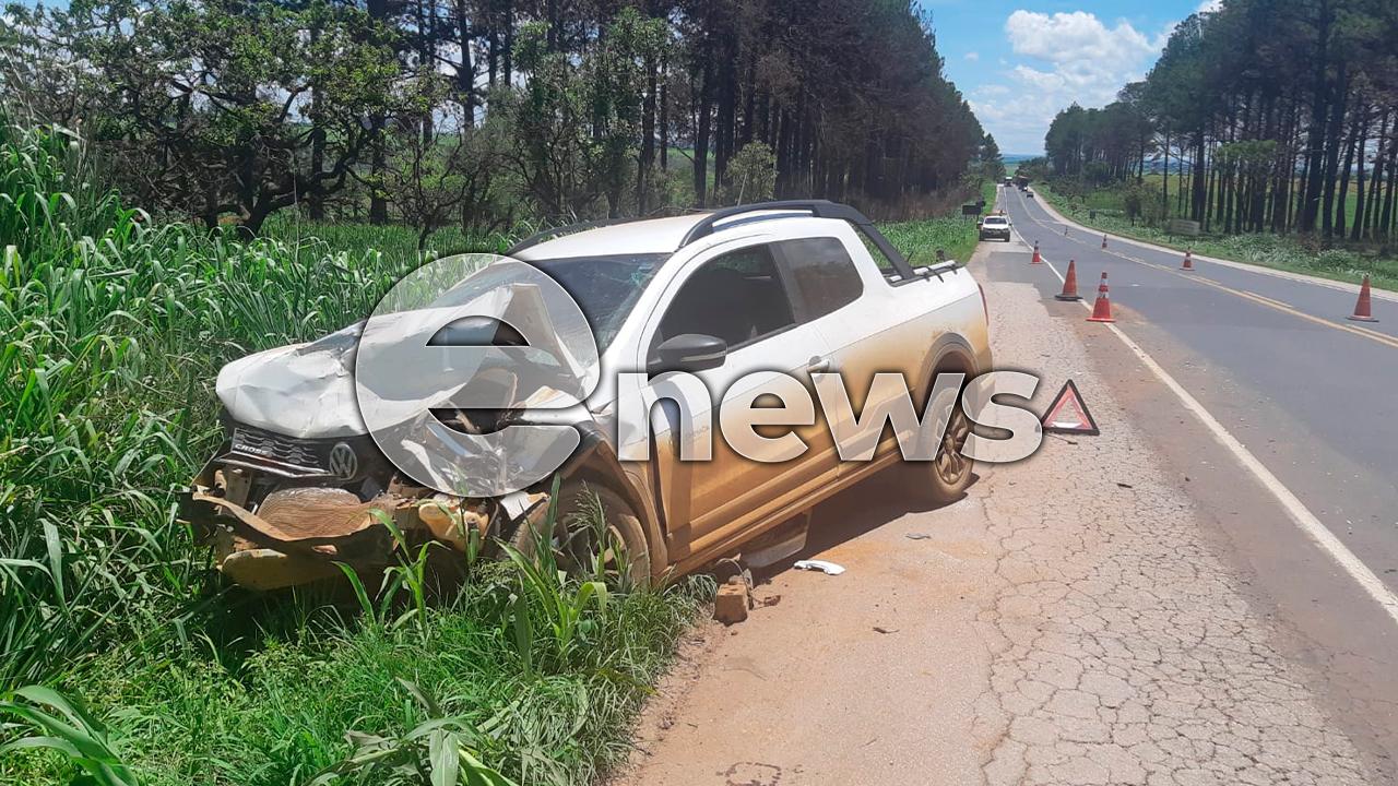 Acidente envolvendo três veículos deixa uma pessoa ferida na BR-262, entre Campos Altos e Araxá