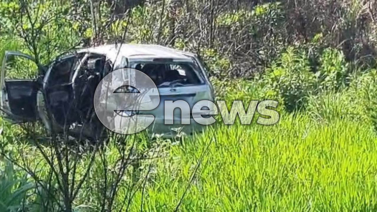 Colisão entre dois carros deixa feridos na BR-262