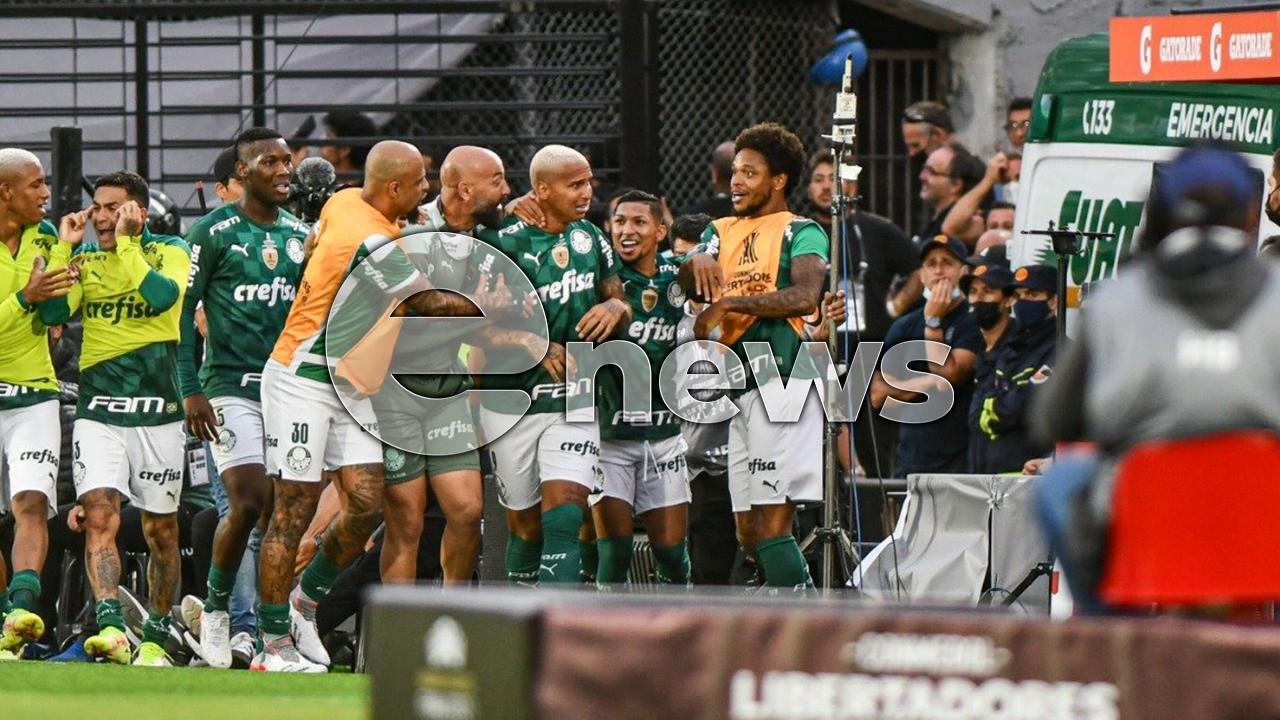 Com gol de Deyverson na prorrogação, Palmeiras bate Flamengo e é tricampeão da Libertadores