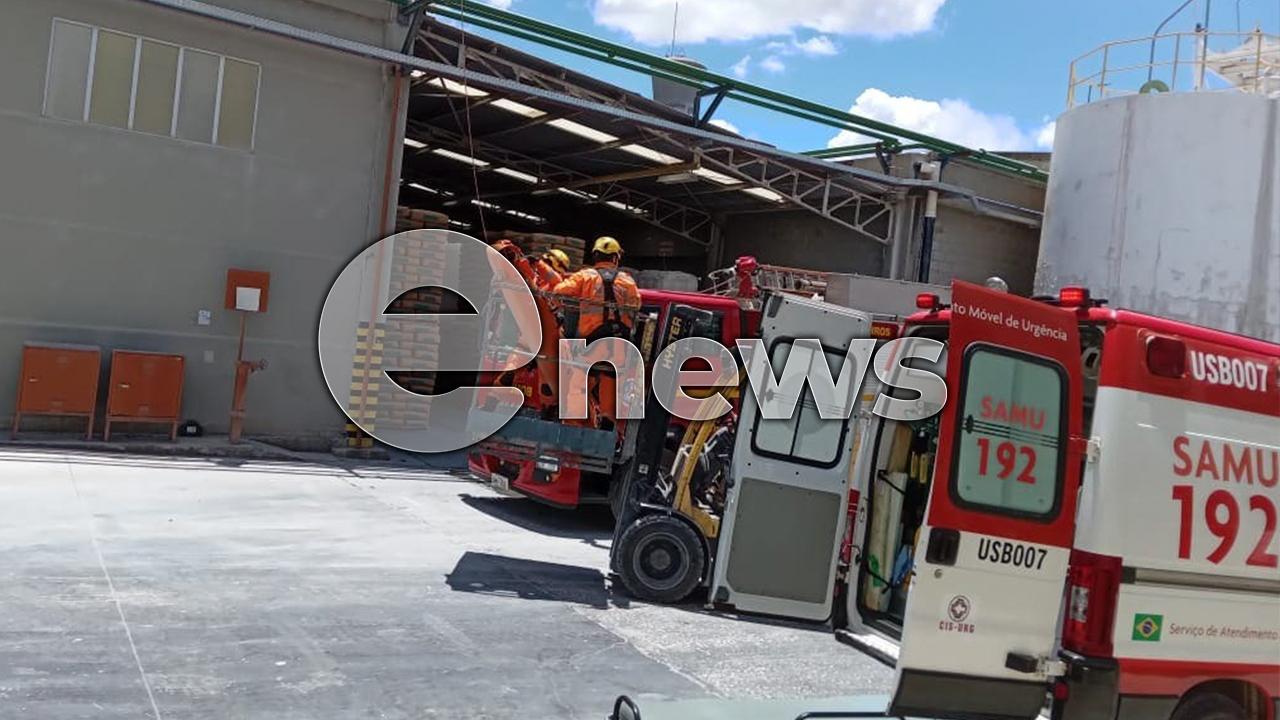 Homem trava coluna em telhado e é socorrido por Bombeiros na BR-354