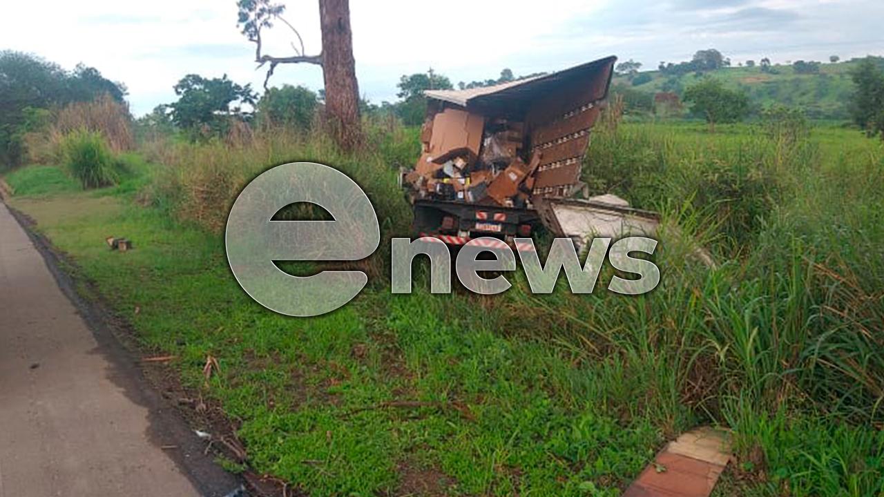 Motorista morre após colisão entre carreta e caminhão na BR-262
