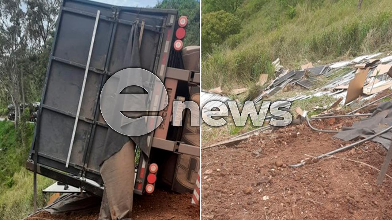 Carreta carregada com placas solares tomba na BR-262 sentido Campos Altos/Luz