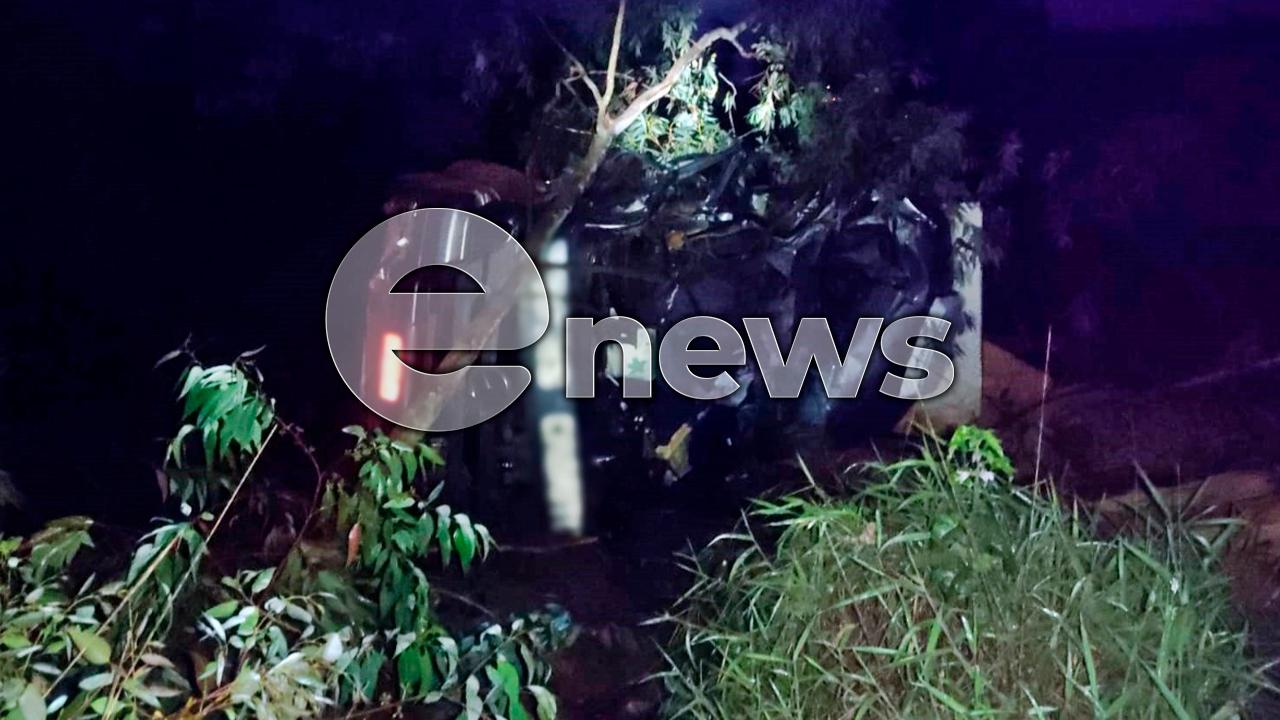 Jovem morre após carreta tombar na BR-354 em Campos Altos