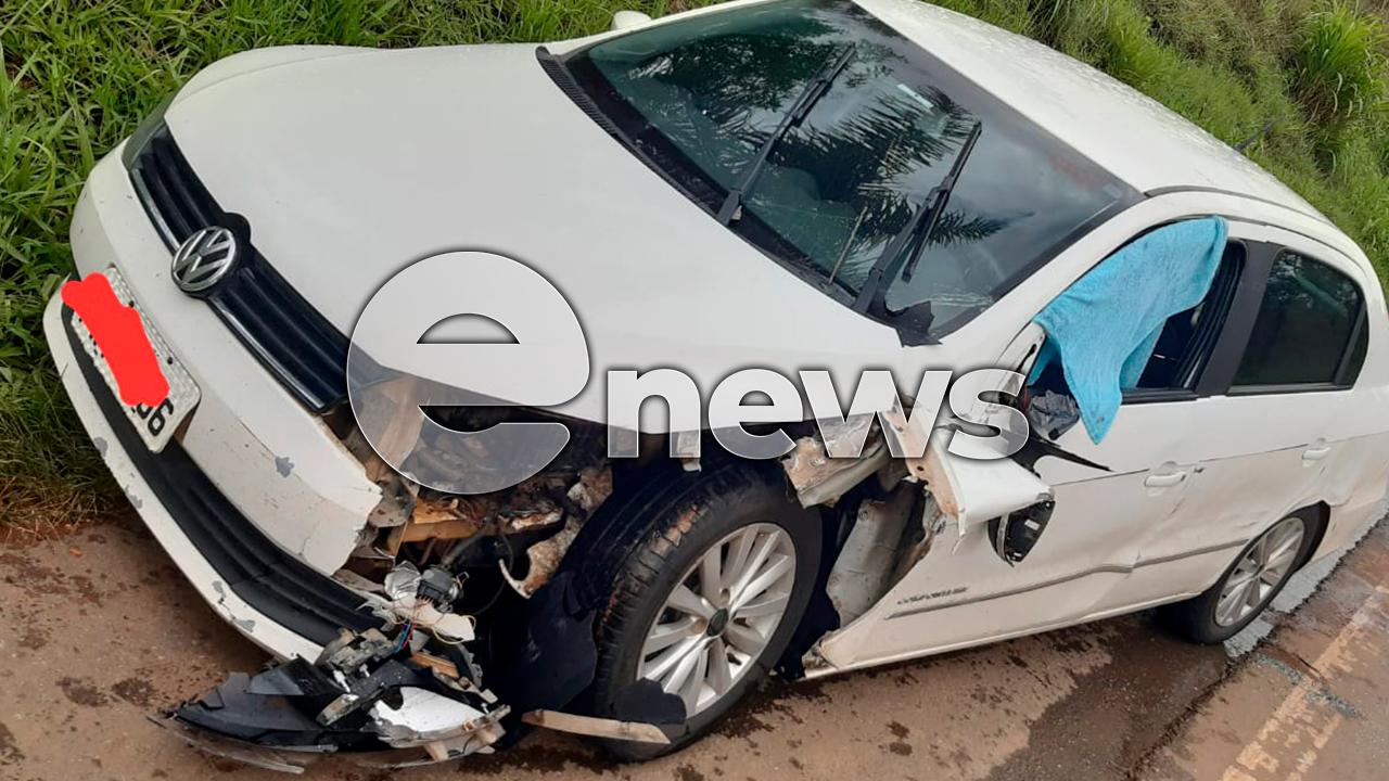 Motorista de carreta foge após atingir carro na BR-354