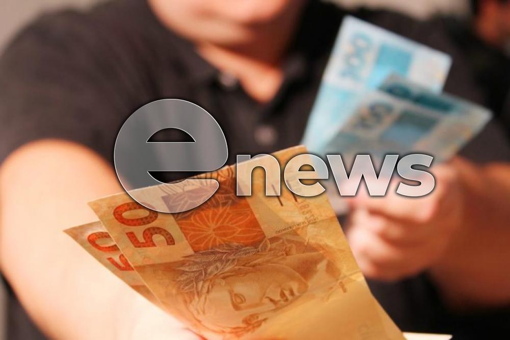 Salário mínimo passa a ser de R$ 1.212 em 2022