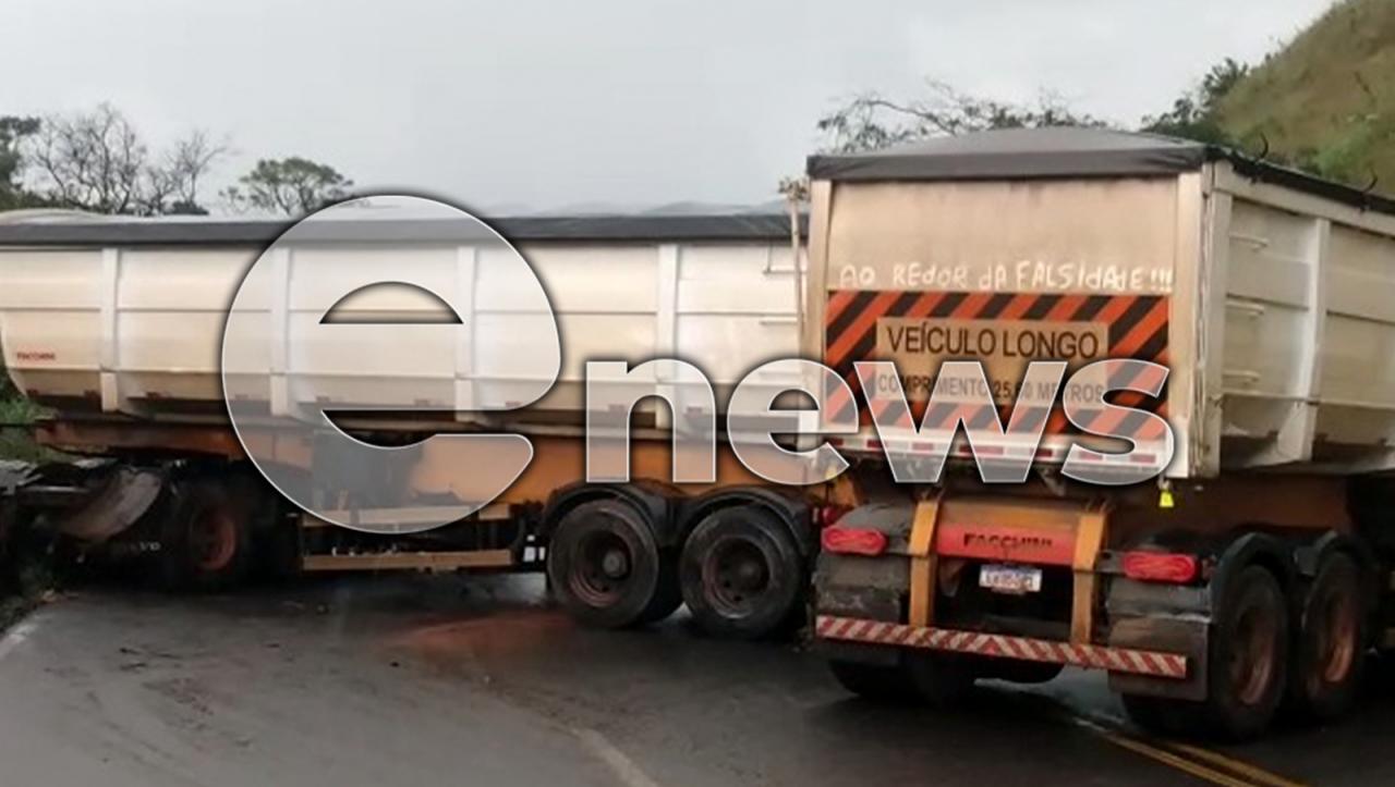 Carreta em “L” interdita BR-354 em Córrego Danta