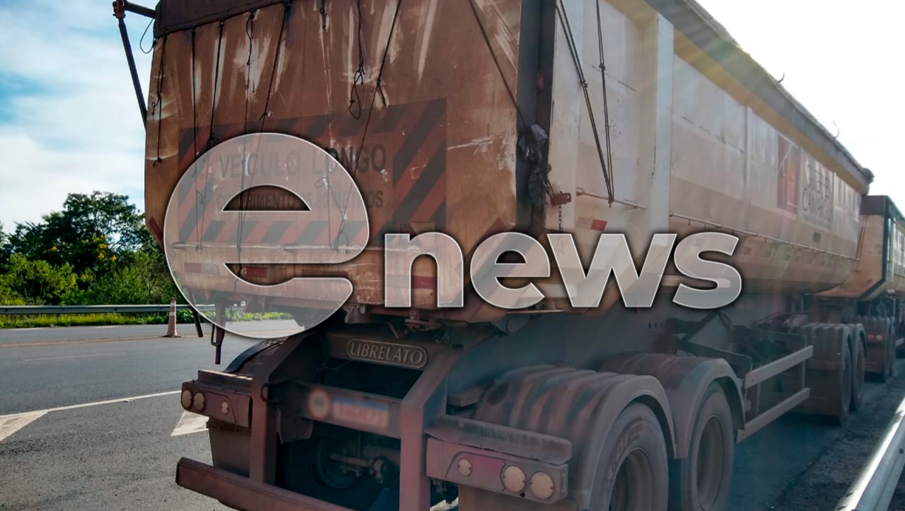 Colisão traseira envolvendo dois veículos de carga é registrada na praça do pedágio em Campos Altos