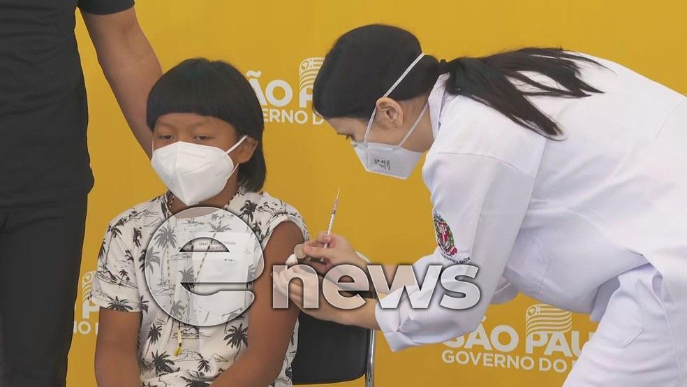 Indígena de 8 anos é a primeira criança a receber dose de vacina infantil contra Covid-19 em SP