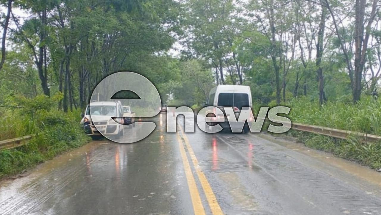 Veículo da prefeitura de Medeiros se envolve em acidente na BR-354