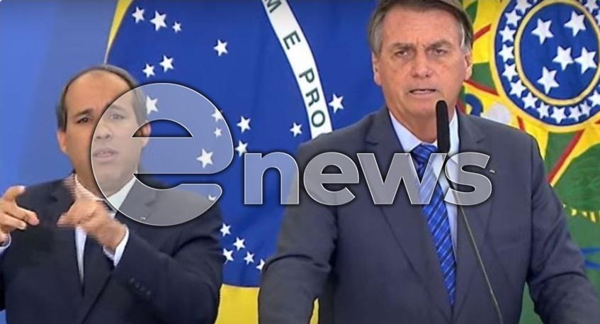 Bolsonaro assina portaria com reajuste de 33% para professores